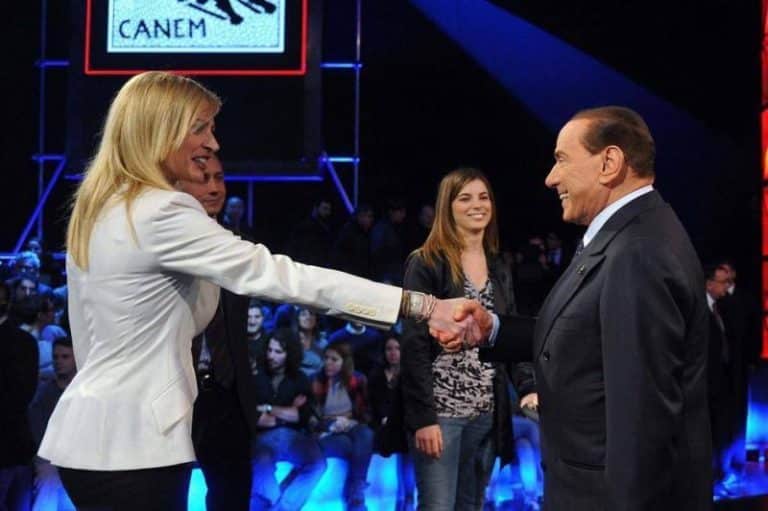 Dopo lo show di Berlusconi da Santoro la giornalista dice addio al programma