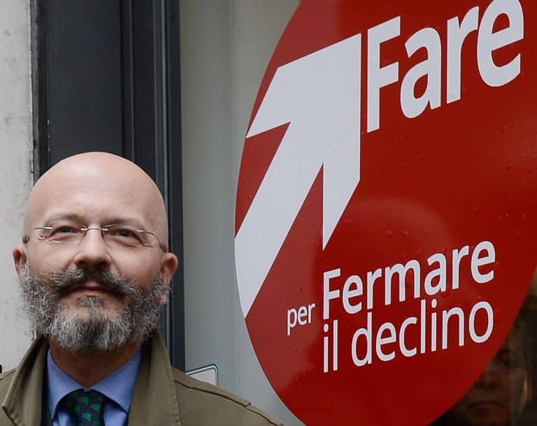 Ecco come “Fare per Fermare il Declino” di Oscar Giannino intende attaccare il debito: dismissioni patrimoniali, accordo fiscale Italia-Svizzera e valorizzazione delle concessioni pubbliche.