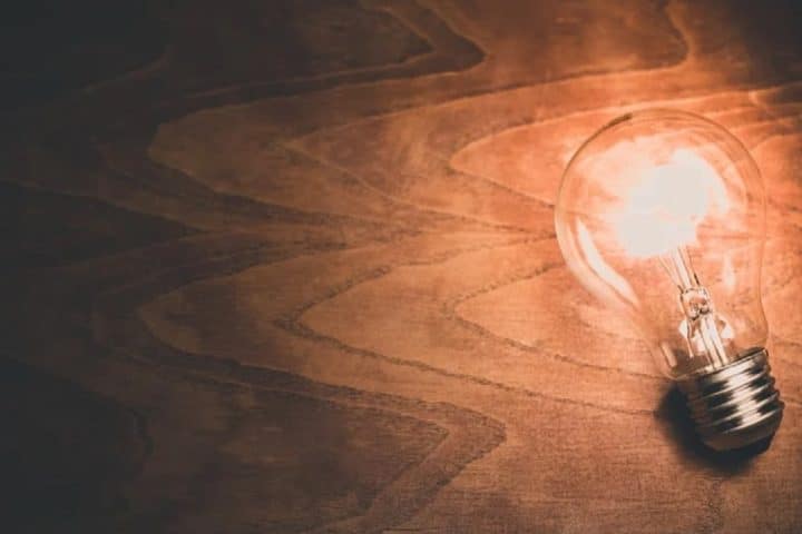 Il 31 dicembre c'è stata la fine del regime di tutela per le aziende. Ma cosa è successo a quelle che non hanno scelto un operatore e perché potrebbero sostenere costi più alti per l'energia?