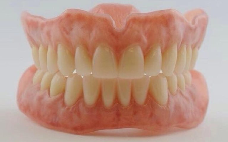 30 euro per una pulizia dentale e 43 per estrarre un dente. Questi alcuni dei costi dichiarati