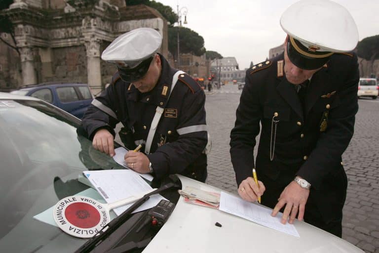 Il 50% degli introiti delle multe stradali è destinato al miglioramento della sicurezza e delle strade. Pochi Comuni rispettano la norma pensando solo a fare cassa. La riforma del CdS.