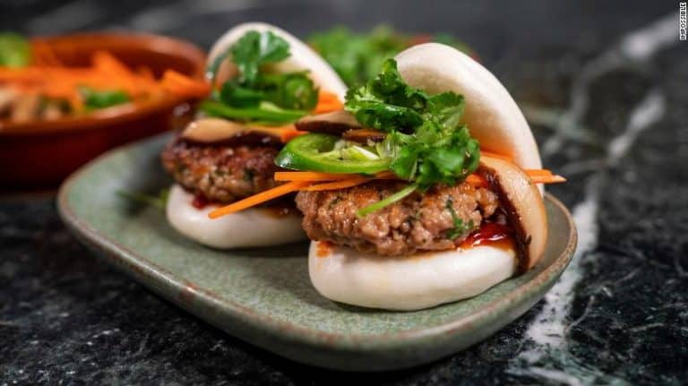 Dopo gli hamburger di carne finta ora Impossible Foods sta per lanciare anche le finte salsicce di maiale.