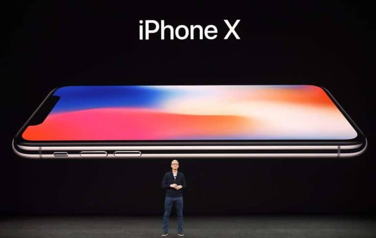 iPhone X si presenta come un eccellente smartphone, ma non è una rivoluzione: e se il vero affare fosse iPhone 7 (ora come ora)? Ecco perché.