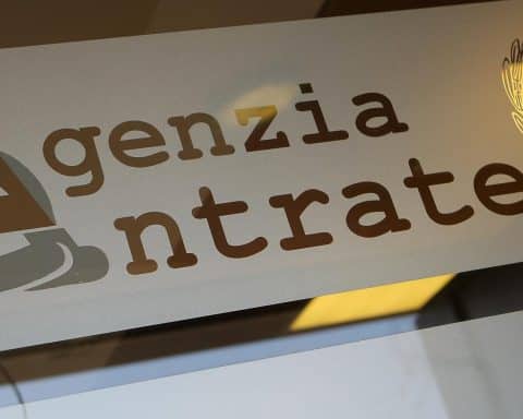 Nuova circolare dell'Agenzia delle Entrate sui bonus per i lavoratori dipendenti tra detassazione e riduzioni di imposta.