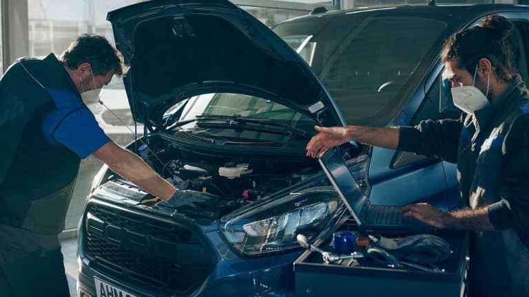 Smart working, Ford rivoluziona i turni di lavoro e offre la possibilità ai dipendenti di continuare a lavorare da remoto.