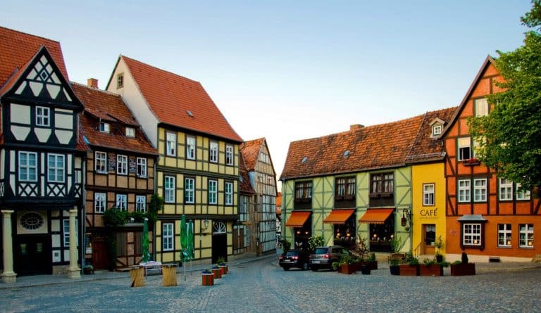 Obbligazioni Adler Real Estate, cedola fissa del 6% per quattro anni. Il bond della società immobiliare (DE000A1TNEE3) è negoziabile per tagli da 1.000 euro, ma è poco liquido