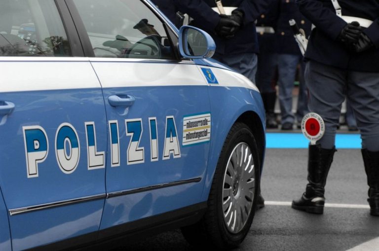 Confermate le trattenute in busta paga per le forze dell'ordine anche a marzo 2017: ecco la verità sullo stipendio di polizia e carabinieri. Che cosa sta succedendo?