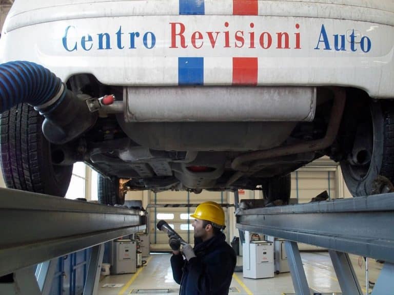 Nel 2020, la spesa per la revisione auto è scesa del 7% causa lockdown. Per recuperare lo stato alza le tariffe di 9,95 euro.