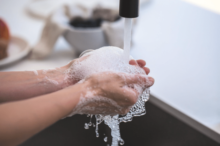 Il regime di esenzione iva ai sensi dell’articolo 124 del Decreto Rilancio non trova applicazione nei confronti di beni con finalità di cosmesi, ma solo di quelli che siano addizionati con disinfettanti.