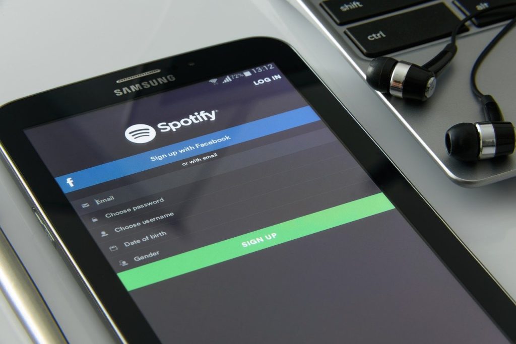 Spotify a caccia di talenti riscrive le regole del lavoro da casa, così lo smart working diventa un'attrattiva per le nuove generazioni.