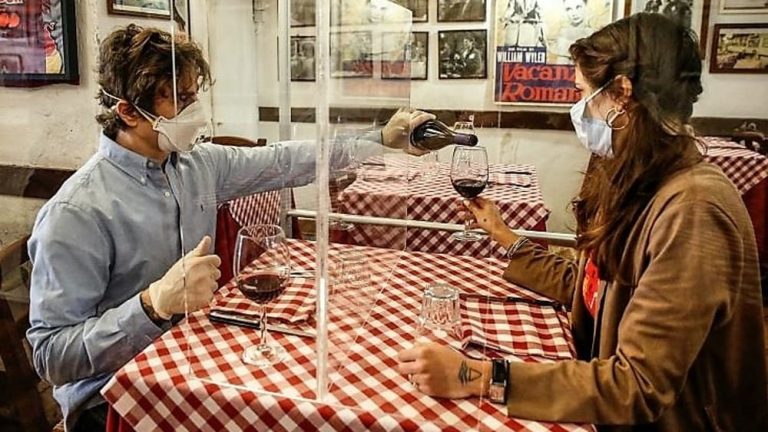 Bar e ristoranti verso la riapertura anticipata il 18 maggio, ma con regole Inail stringenti e protocolli di sicurezza da rispettare.