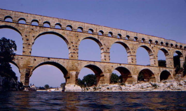 L’obbligazione senior servirà a finanziare debiti bancari esistenti e avrà un rendimento elevato. La società è una delle più antiche d’Italia