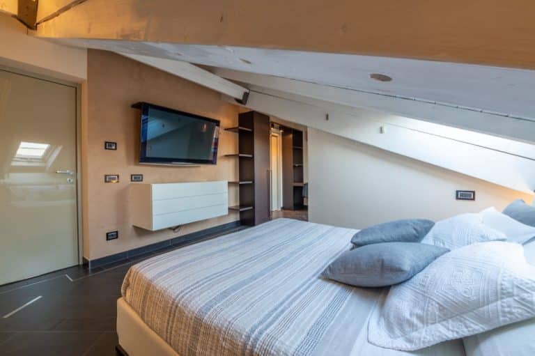 Gli affitti brevi riguardano contratti di locazione per periodi fino a 30 giorni, inclusi servizi accessori come pulizia e fornitura di biancheria