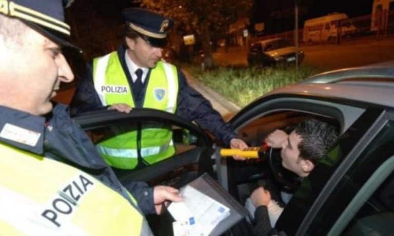 Chi guida in stato di ebbrezza rischia fino a 6.000 euro di multa, oltre alle sanzioni accessorie. Prevista anche la revoca della patente.