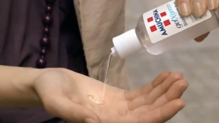 Volano i prezzi di amuchina e mascherine su internet per difendersi dal coronavirus. Codacons pronto a denunciare la speculazione, il fisco sorride.