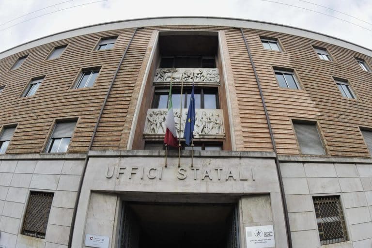 L'anticipo del TFS per i dipendenti statali con il Decreto legislativo n.4/2019 non è ancora garantito, a causa della diserzione delle banche. Ecco quanto costerebbe oggi al neo-pensionato.