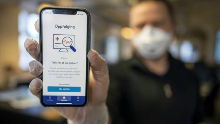 Spostamenti limitati alle persone che scaricano l'app per tracciare i nostri movimenti. L'idea del governo è gravemente lesiva delle libertà personali, una conseguenza del clima di isteria collettiva e, a tratti, patetico.