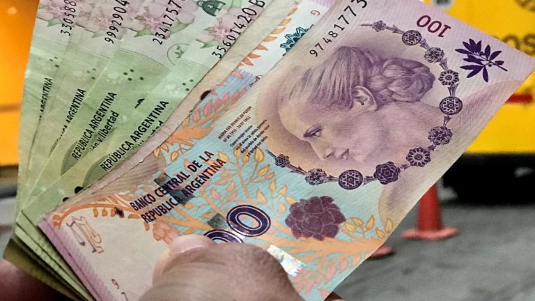 Gli obbligazionisti del bond 2021 della provincia di Buenos Aires avranno tempo fino alla fine del mese per decidere se accettare o meno la proposta del governatore di rinviare il pagamento di circa tre mesi ad inizio maggio.