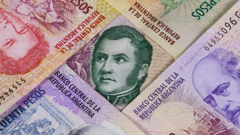 Le obbligazioni di stato dell'Argentina si avviano verso un'altra ristrutturazione, a distanza di soli 14 anni dal primo accordo trovato con i creditori dopo il default di inizio millennio. L'annuncio avverrebbe dopo le elezioni di ottobre.