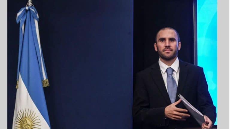 L'Argentina è formalmente in default tecnico, non avendo onorato una scadenza. Tra obbligazionisti e governo le trattative continuano. Obiettivo: ristrutturare 66 miliardi di dollari di debito sovrano,