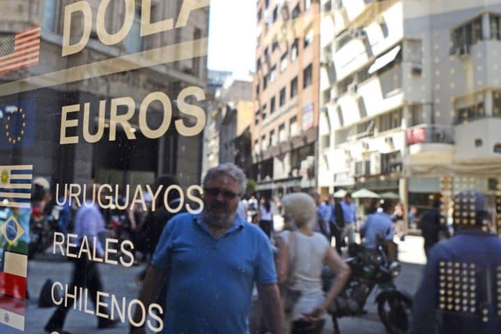 Corsa dei tassi ormai inutile in Argentina con l'inflazione alle stelle