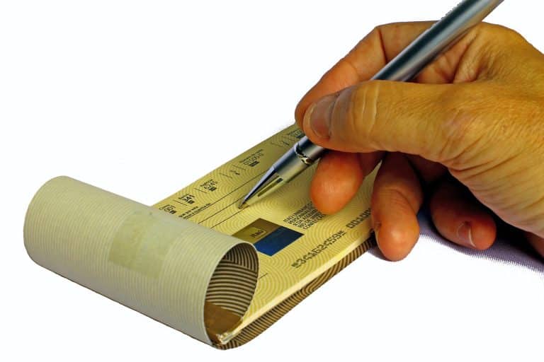 Requisti fondamentali e differenza tra assegno circolare e bancario.