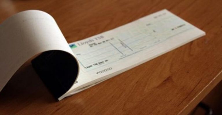 Compilare l'assegno senza la dicitura "non trasferibile" quando obbligatoria: multe salate. Così l'antiriciclaggio mette in ginocchio anche chi sbaglia in buona fede.