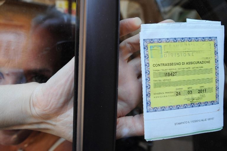 Come scegliere tra le offerte di assicurazione auto senza rischi? Ecco come leggere i preventivi e selezionare le polizze low cost affidabili