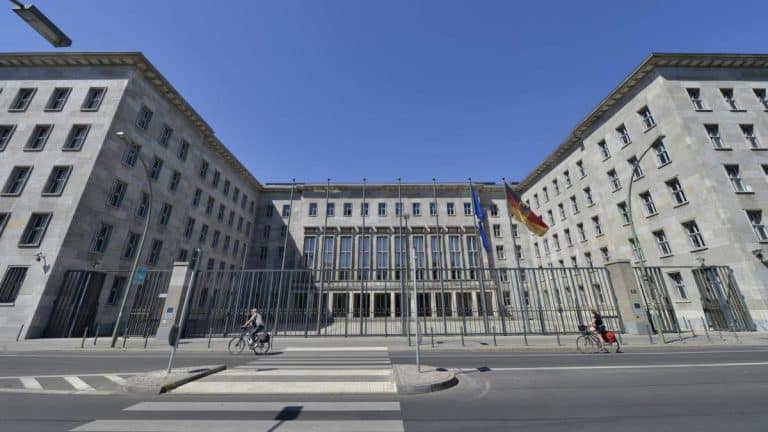 L'asta del Bund 2050 senza cedola è stata una primissima per la Germania, ma si è rivelata un flop. La Bundesbank ha dovuto coprire circa il 60% dell'importo offerto, mai così male per un collocamento tedesco. Ecco le ragioni.