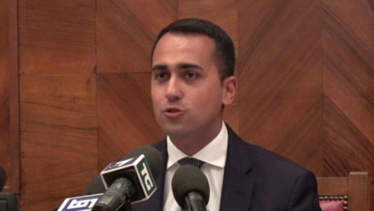 Proposta folle del Movimento 5 Stelle sull'IVA: stangata a carico del settore turistico e dei consumatori che pagano in contanti. Ecco come funzionerebbe il salasso pentastellato.