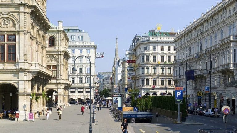 Rendimento in calo e boom dei prezzi subito dopo l'inizio delle negoziazioni per le obbligazioni secolari austriache. Il mercato corre a comprare il debito di Vienna.