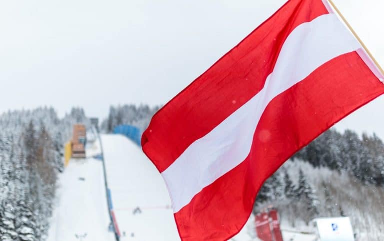 Il governo austriaco ha fatto cassa ieri con l'emissione di una nuova tranche del bond 2117, il cui rendimento esitato è stato di appena l'1,17%. E così può abbattere il debito pubblico.