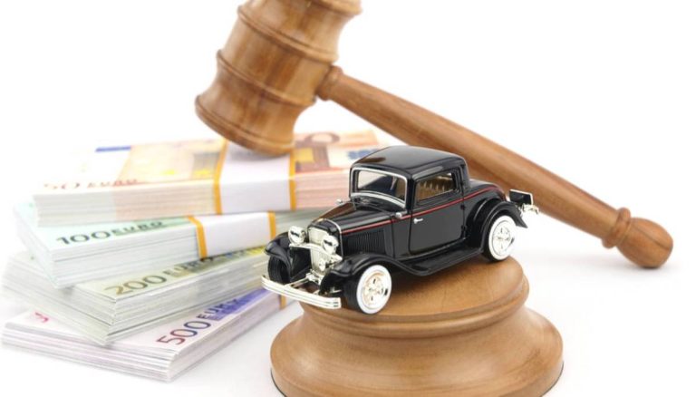 Come partecipare all'acquisto di auto usate all'asta: descrizione delle procedure e degli accorgimenti, differenza tra vendita con incanto o senza incanto.