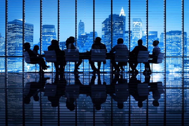 L'Azienda Erg regala azioni ai dipendenti e una gratifica di 1.500 euro per festeggiare 80 anni di attività.