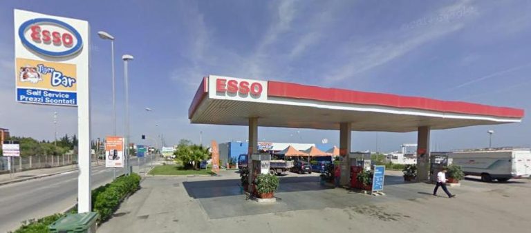 Esso aumenta i prezzi dei carburanti alla pompa. Il prezzo medio della benzina sale a 1,52 euro al litro, quello del diesel a 1,364.