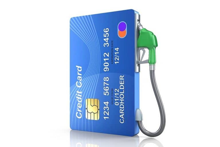 Rimborsi benzina solo per chi fa il pieno con la carta di credito: addio alla scheda carburante 2018.