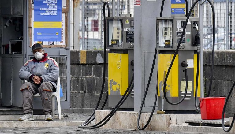 La Commissione Ue ha autorizzato l'Italia a concedere a benzinai e Pmi del settore maggiormente colpiti dalla pandemia.