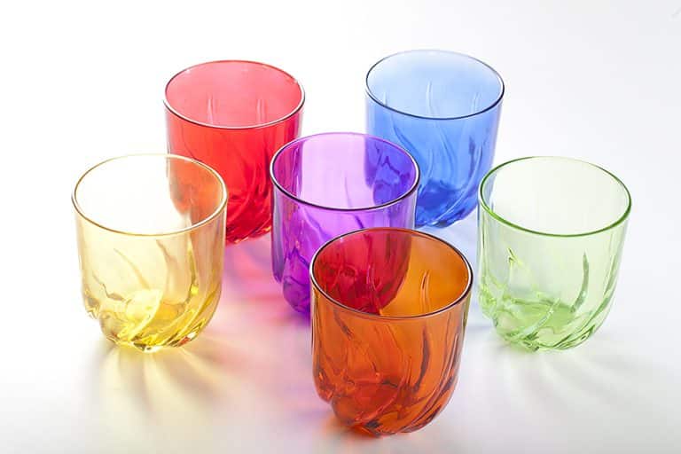 Bicchieri in vetro tossici, usati quotidianamente creano gravi danni alla salute, contengono cadmio e piombo, valori oltre mille volte in più la media.
