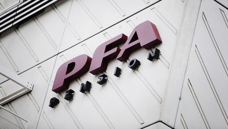 Investitori in fuga dal mercato del debito sovrano dell'Eurozona, mentre si cercano alternative meno rischiose negli USA e si punta sulla Danimarca.