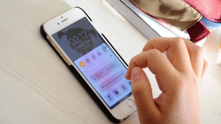 Da un'indagine di Altroconsumo sono emersi i costi nascosti degli operatori telefonici, quelli che ci vengono spesso omessi, solo Fastweb si distingue.