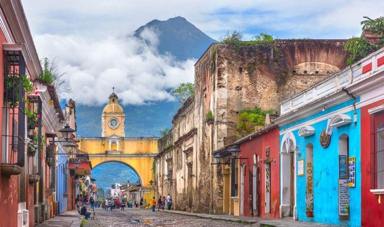 Social Bond anti-Coronavirus e tranche a 30 anni emessi in dollari dal Guatemala. Lo spread sul trentennale con il Treasury si aggira sopra i 400 punti base.