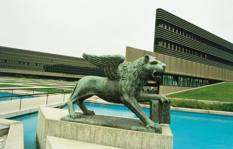 Generali rimborserà anticipatamente il bond perpetuo con cedola 9%, emesso nel 2009. L'operazione fa parte di un piano per abbattere il debito della compagnia.