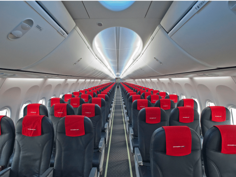 Norwegian Air crolla in borsa e accusa forti cali anche per le sue obbligazioni. La compagnia aerea "low cost" paga la crisi del settore per il Coronavirus, ma i suoi guai risalgono a ben prima.