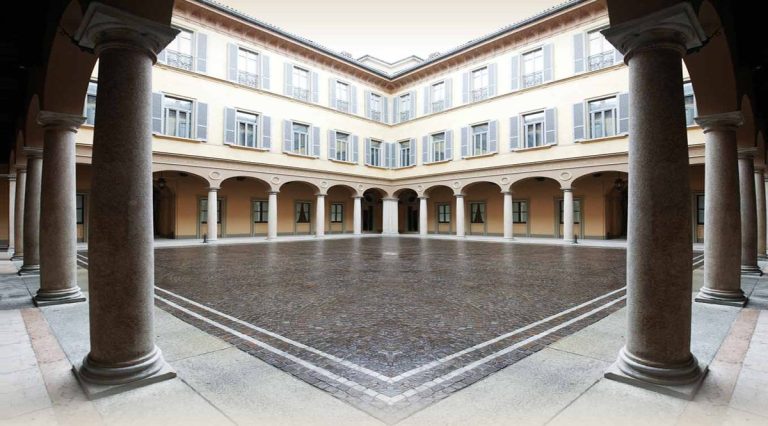 Piazzetta Cuccia ha emesso obbligazioni con cedola crescente nei giorni scorsi e rispetto al BTp Futura si mostra più interessante sotto vari aspetti.