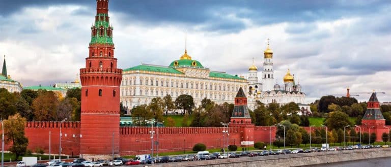 Rendimenti a lunga scadenza in Russia ai minimi storici, mentre il rublo quest'anno un po' vacilla sul Coronavirus. Ma l'obbligazionario di Mosca resta appetibile anche per il prossimo futuro.