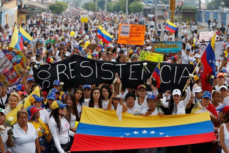Le obbligazioni di stato del Venezuela non pagano cedole e non vengono rimborsate da oltre un anno e mezzo. Caracas è formalmente in default. C'è speranza che ne esca presto? E a quali possibili condizioni?