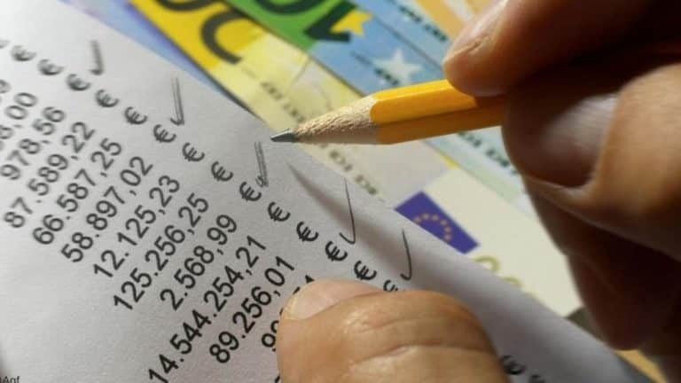 Che cosa rischia chi riceve soldi tramite bonifico sul conto? La somma va sempre dichiarata al Fisco?