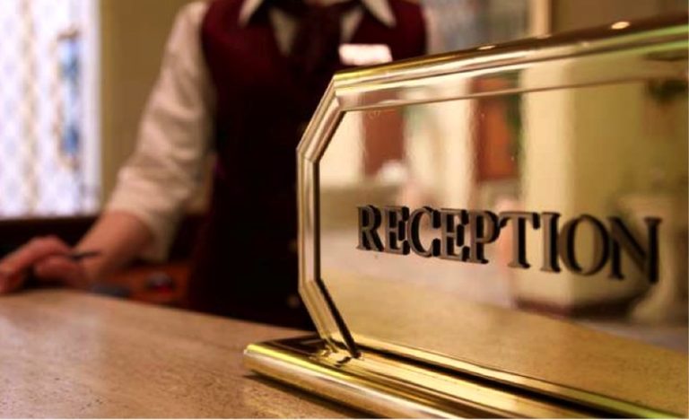 Quando è obbligatorio pagare la penale nel momento che si da disdetta della prenotazione di una camera di hotel?