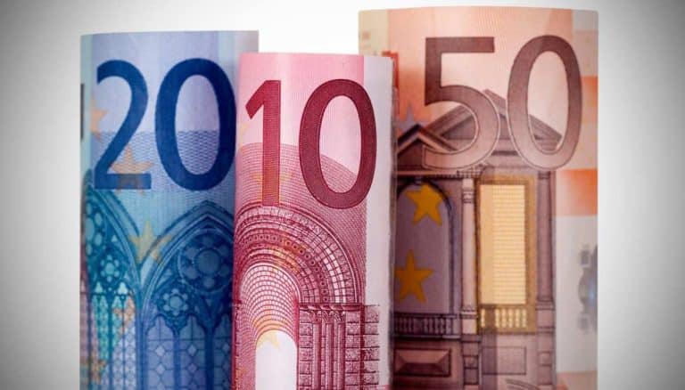 La Tari aumenta sempre di più e associazioni di consumatori e commercianti protestano per le tariffe shock.