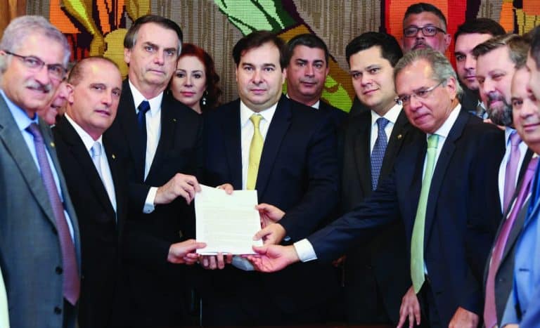 Il real brasiliano crolla ai nuovi minimi storici, mentre i bond sovrani tornano in calo a poche settimane dalla storica approvazione della riforma delle pensioni sotto la presidenza Bolsonaro. Ecco perché i capitali stanno fuggendo dal Brasile.